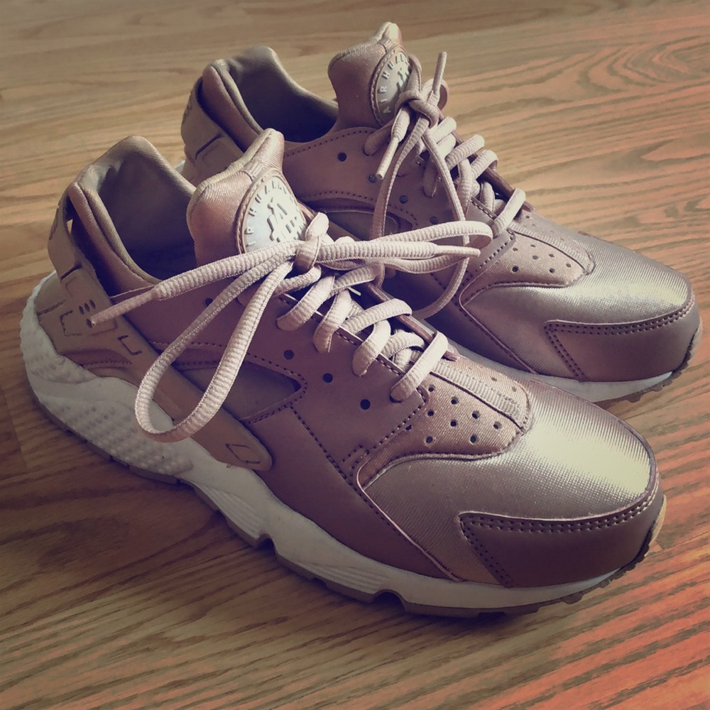 Nike Huaraches-Rose Gold-Size 7